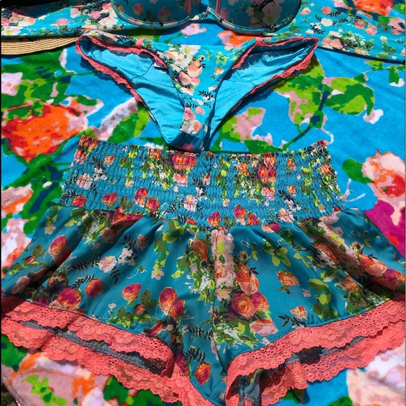 NWOT three pieces beach bunny bikini 👙 Bahama mama XL/L set or M/L and shorts S - Picture 13 of 16
